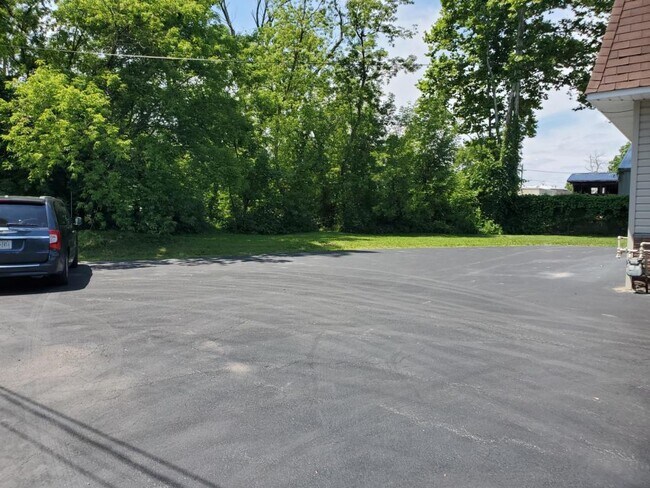 Building Photo - 60 Fredericka St