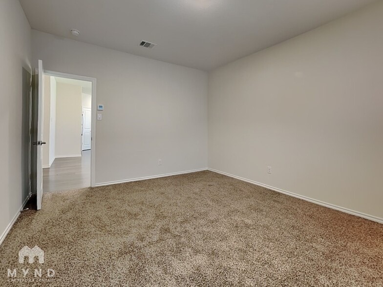 Building Photo - 3008 Aberdeen Dr