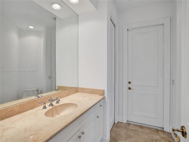 Building Photo - 16291 Bristol Pointe Dr