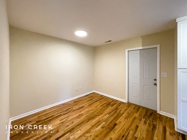 Building Photo - Beautifully Updated Three-Bedroom with Gar...