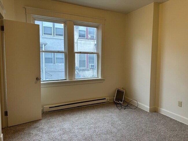 Building Photo - 408 Radnor St