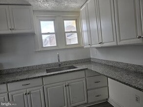 Building Photo - 33 Jacoby St