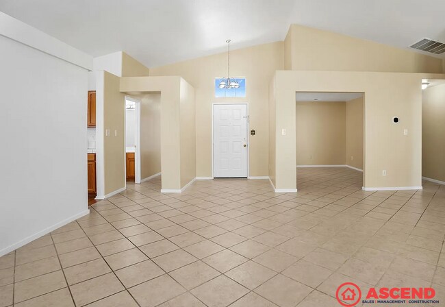 Building Photo - Charming 3BD/2BA Home in Bakersfield 93312 – Sewer & Trash Included!