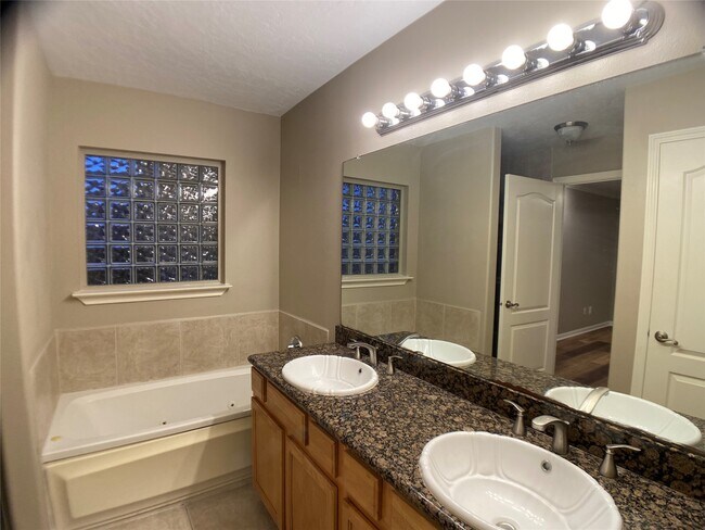 Building Photo - 13510 Wintercrest Dr