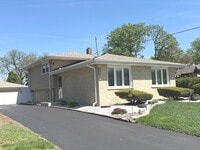 Building Photo - 6944 W 106th Pl