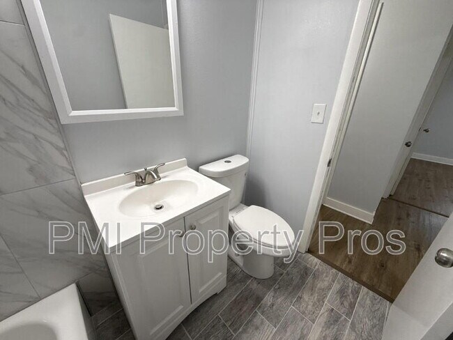 Building Photo - 2101 W Fairmount Ave