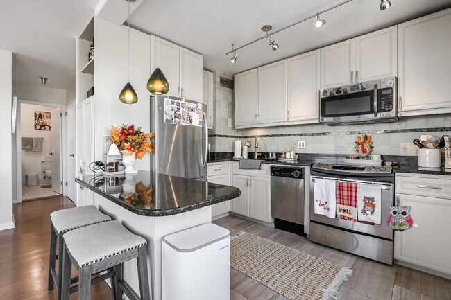 Building Photo - 70 W Burton Pl