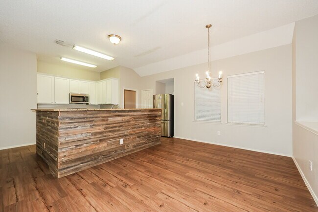 Building Photo - 430 Creekwood Ct