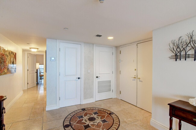 Building Photo - 250 S Ocean Blvd