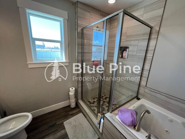 Building Photo - 6028 Fox Run Dr