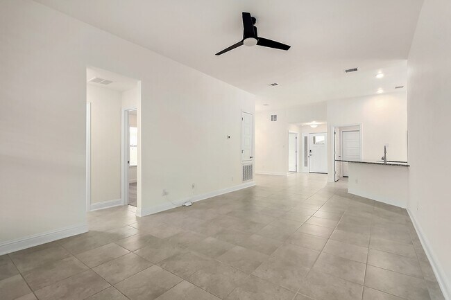 Building Photo - 13221 Lago Acero