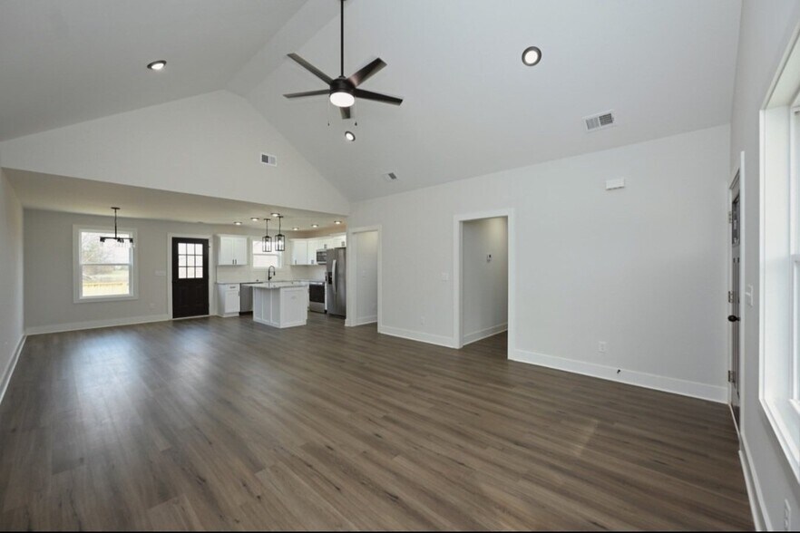 Building Photo - 1609 Elizabeth Rd