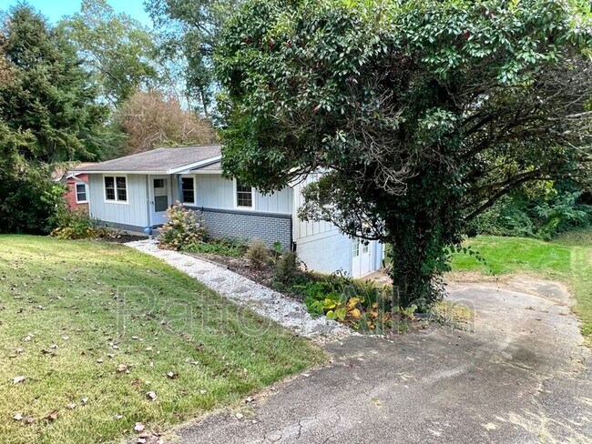 Building Photo - 45 High Meadow Rd