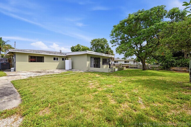 Building Photo - 740 E Evanston Cir