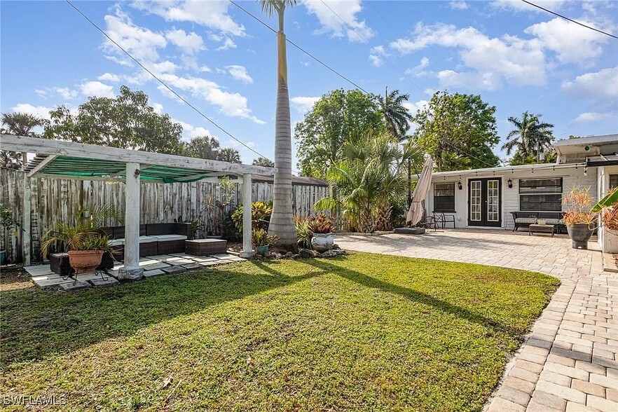 Building Photo - 4464 E Riverside Dr