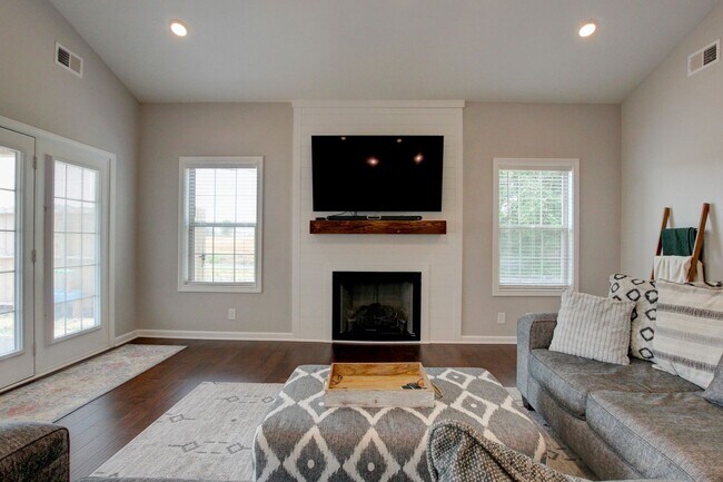 Building Photo - 715 Jodine Ann Dr