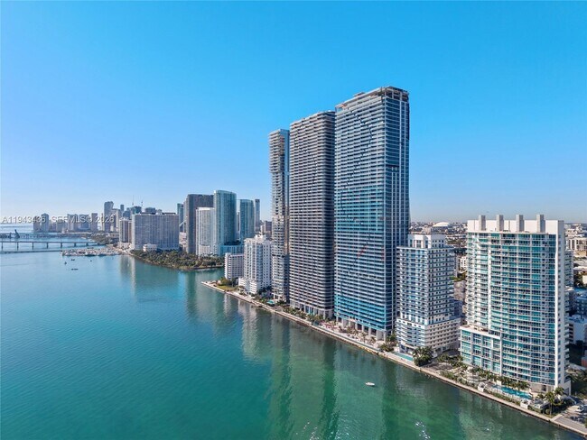 Building Photo - 700 NE 24th St