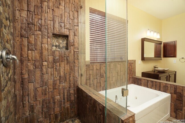 Building Photo - 1354 Crown Brook