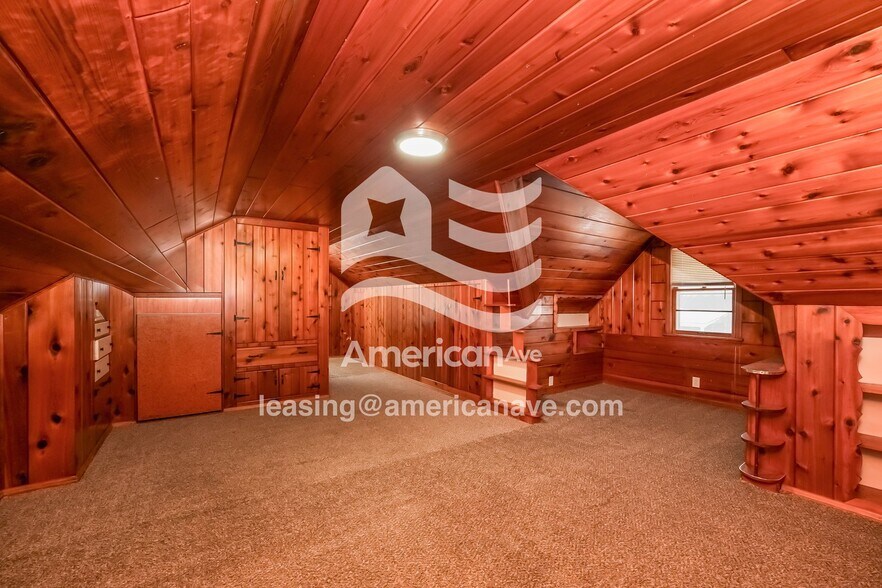 Building Photo - 364 E 330th St