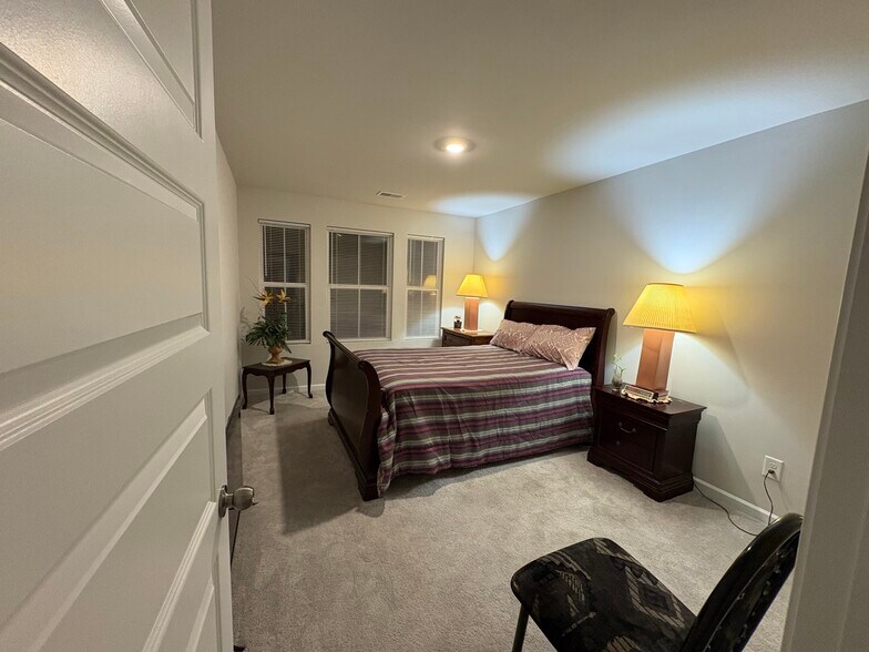 Building Photo - 8032 Reagan Way