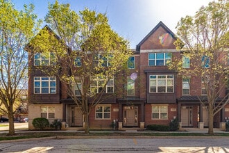 Building Photo - 721 Summit Ln