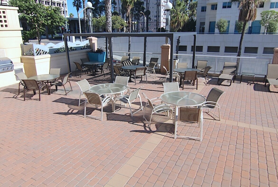 Building Photo - 488 E Ocean Blvd