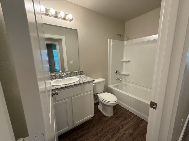 Building Photo - 509 E 21st St