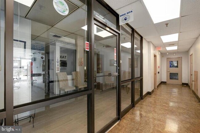Building Photo - 3701 S George Mason Dr