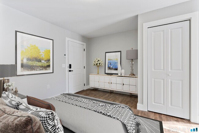 Building Photo - 969 Hopmeadow St