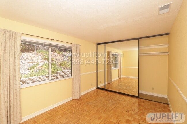 Building Photo - 3 Bedroom 2 Bathroom in Country Estates