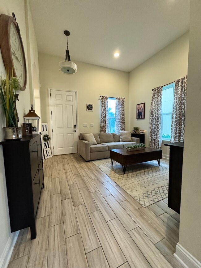 Building Photo - 55 Cortona Ln