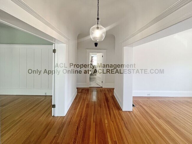 Building Photo - North Oakland Beauty – Modern Comfort Meet...
