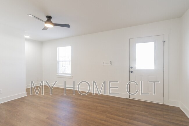 Building Photo - 404 Kirby Dr