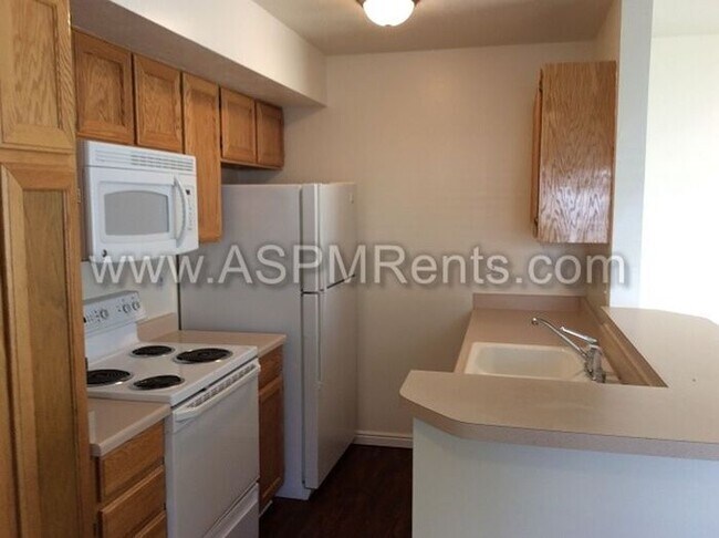 Building Photo - W Jordan Nice 3 Bed 2 Bath Townhome with pool