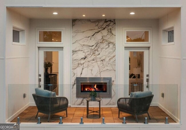 Building Photo - 24 Hutchinson St NE