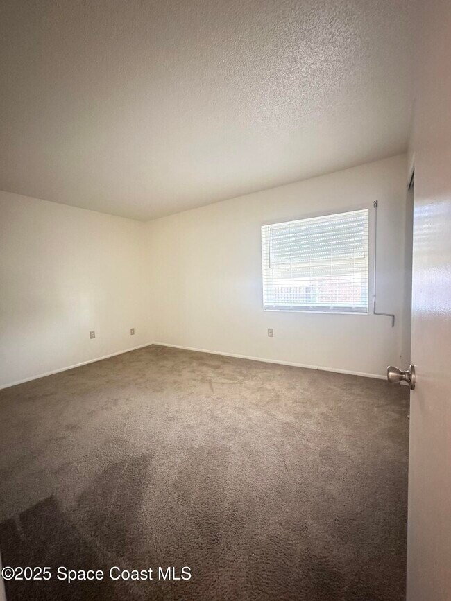 Building Photo - 190 E Olmstead Dr