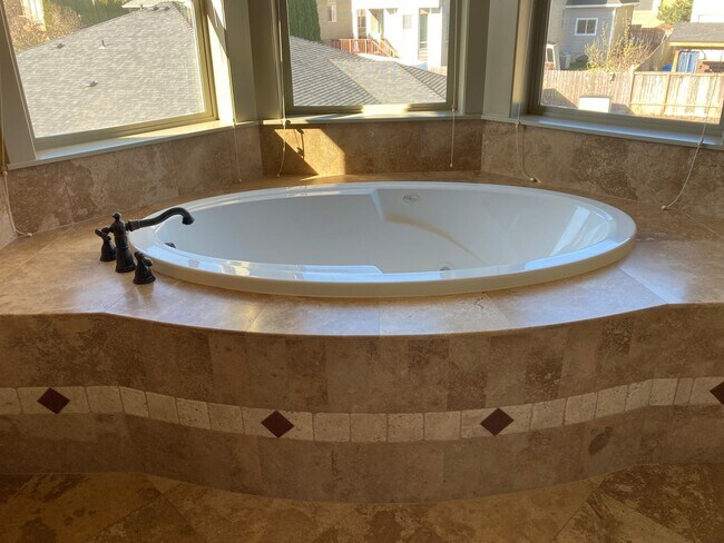 Building Photo - West Meadows Estate 2-Story Home in Salem