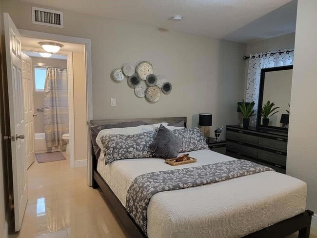 Building Photo - 441 NW 7th Ter