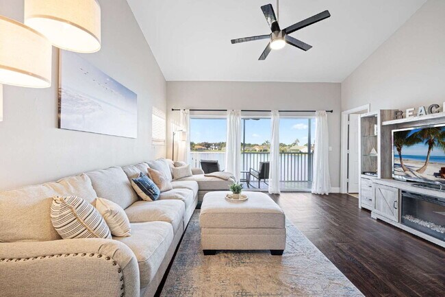 Building Photo - BEAUTIFUL COACH HOME AT WINDSOR PLACE IN B...