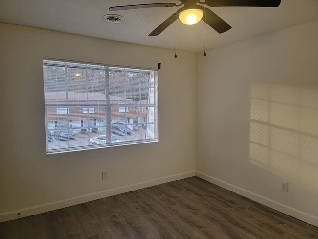 Building Photo - Rent a Community..Prime Location