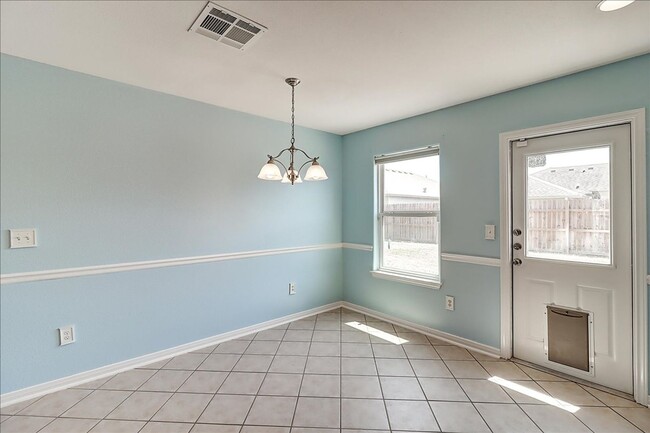 Building Photo - 2110 Encino Dr