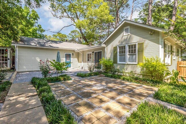 Building Photo - 4041 Pine Hill Dr