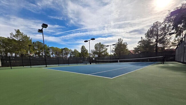 Building Photo - Immaculate Guard-Gated First-Floor Condo!