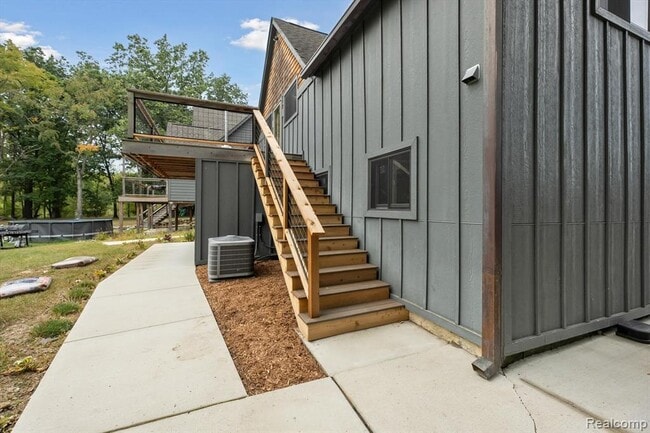 Building Photo - 9824 Hidden Acres