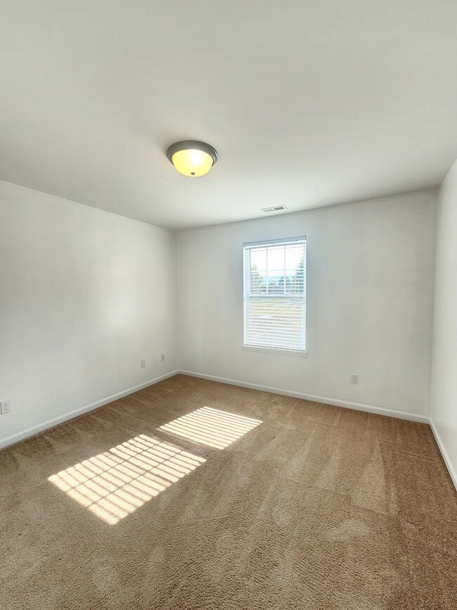 Building Photo - COMING SOON!!! Weaverville Townhouse-End U...