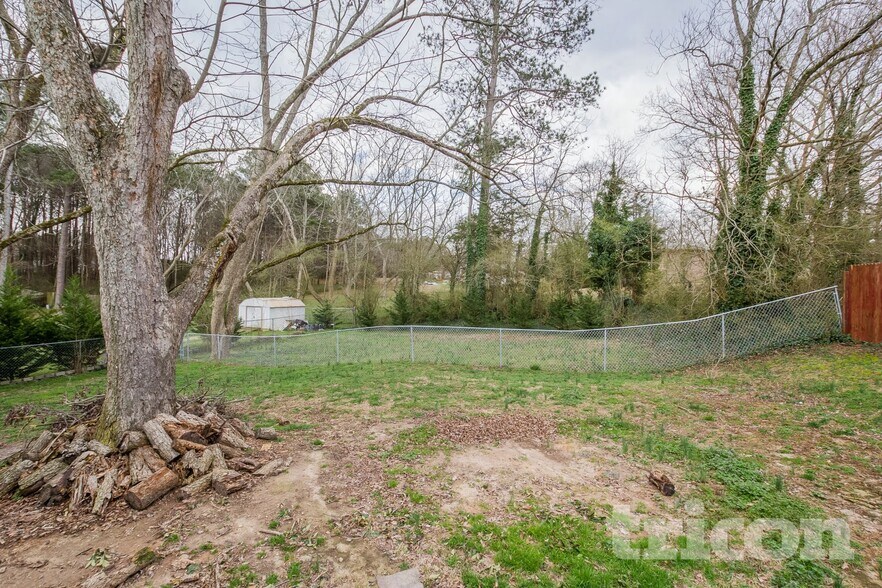 Building Photo - 125 Wayside Dr