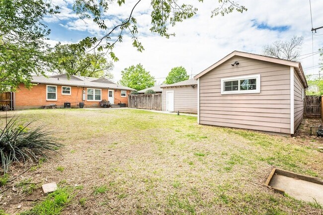 Building Photo - 570 Bondstone Dr