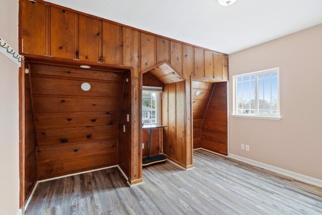 Building Photo - 531 Dufour St