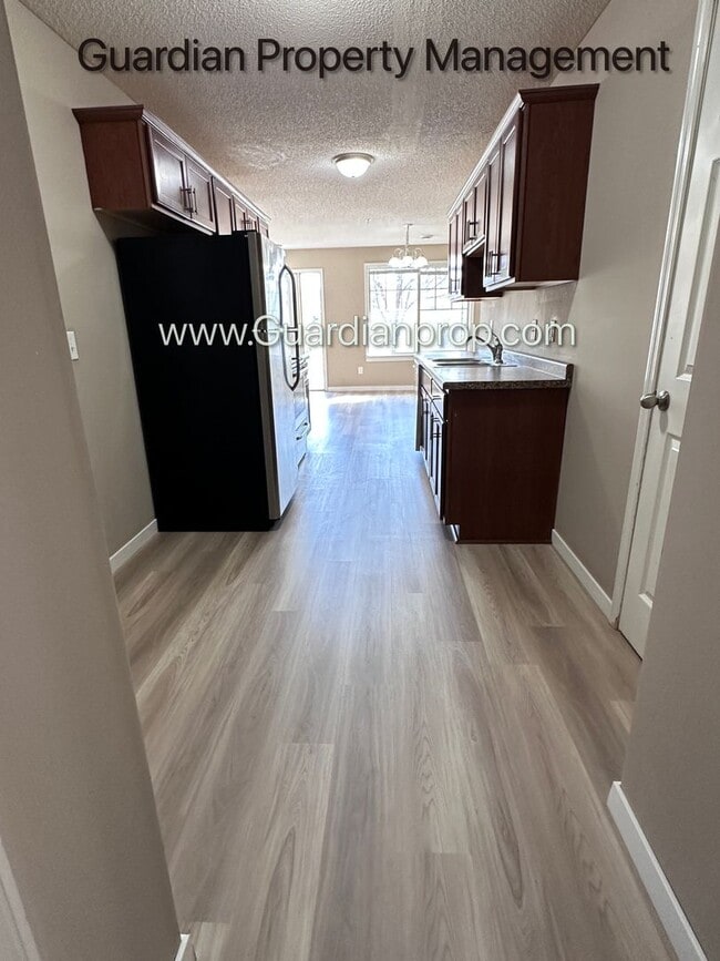 Building Photo - Brooklyn Park End Unit Town Home, Dishwasher, Washer/Dryer, Dedicated Office