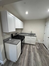Building Photo - Now Accepting 525 Credit | Half First Month + Last Month Rent